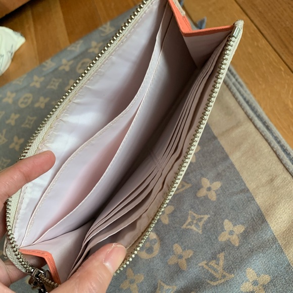 Coach Wristlet ๐งก๐ - Picture 6 of 6